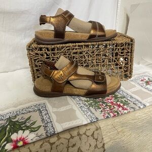 Clark’s Roseville Mae Ultimate Comfort Ladies Sandals Sz 10